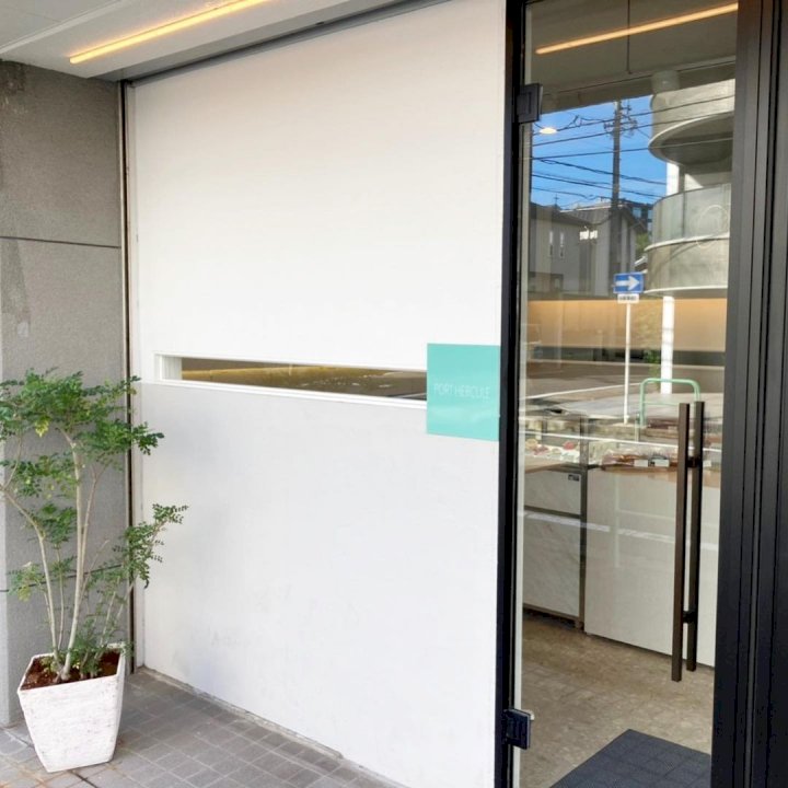 PORT HERCULE 店内写真 1